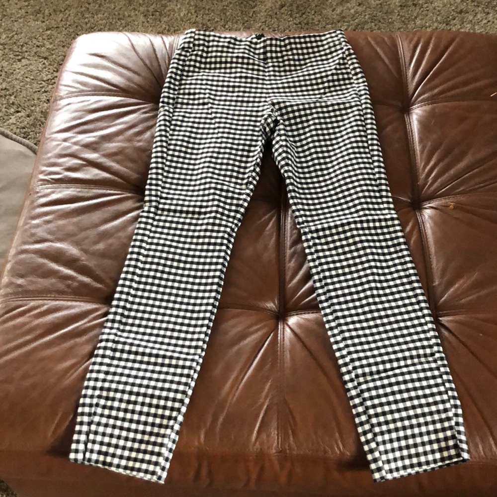 NWT black and white back zip ankle pants